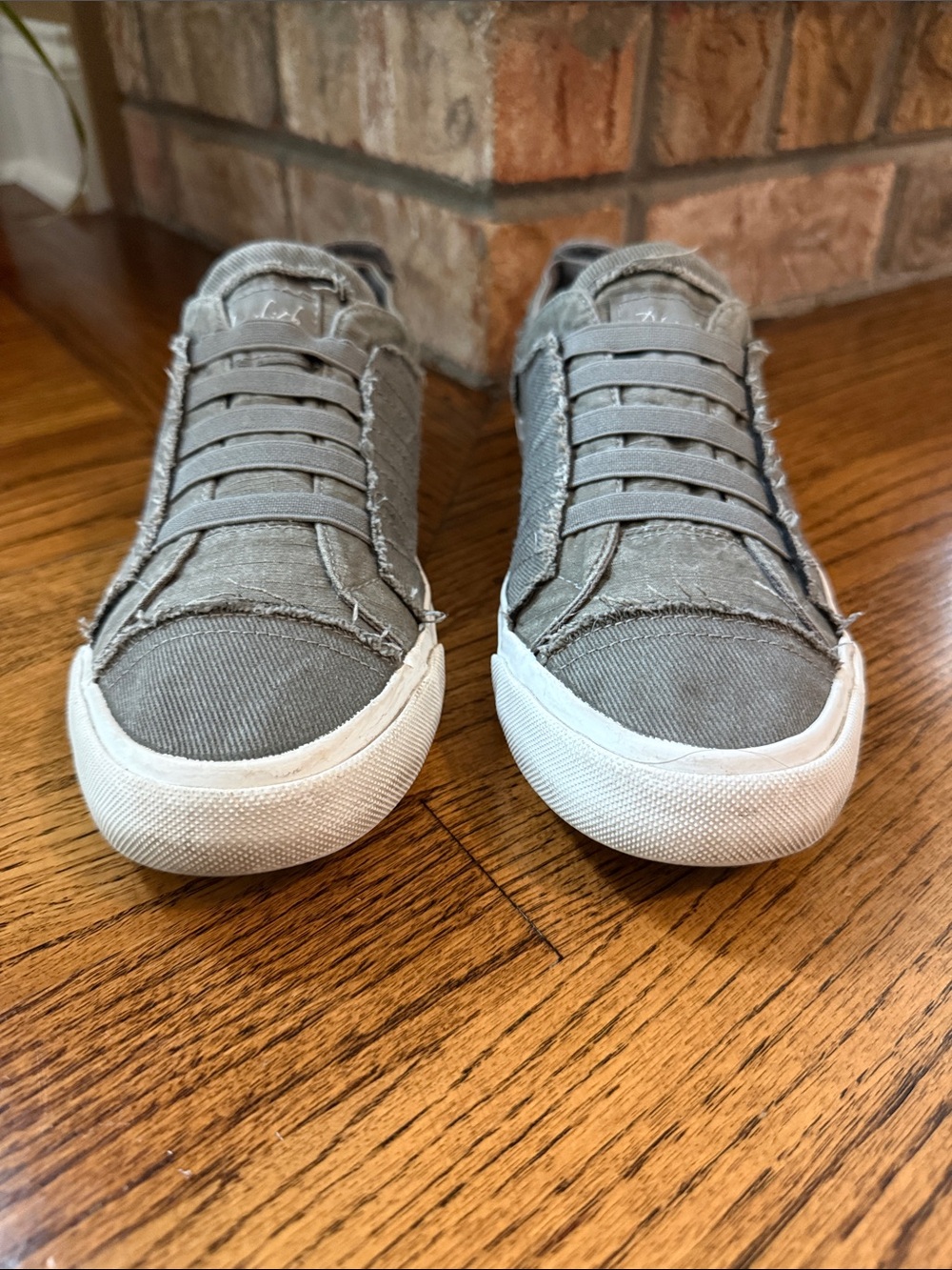 Blowfish Malibu Gray Low-Top Canvas Sneakers